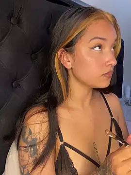 Snapshot of baby_lizy chatting on 12/21/24, 05:07 baby lizy online show from 12/21/24, 05:07