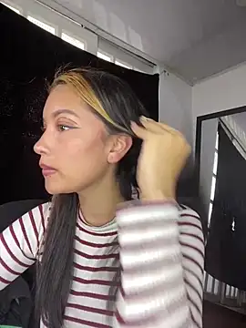 Snapshot of baby_lizy chatting on 01/28/25, 10:34 baby lizy online show from 01/28/25, 10:34