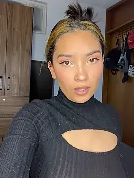 Snapshot of baby_lizy chatting on 02/08/25, 11:24 baby lizy online show from 02/08/25, 11:24