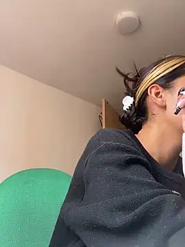 Snapshot of baby_lizy chatting on 10/16/25, 07:15 baby lizy online show from 10/16/25, 07:15