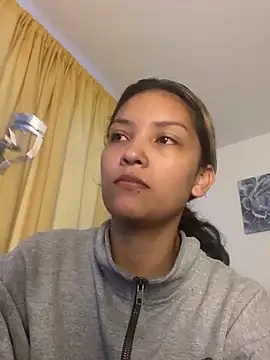 Snapshot of baby_lizy chatting on 10/18/25, 10:43 baby lizy online show from 10/18/25, 10:43