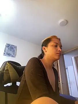 Snapshot of baby_lizy chatting on 11/08/25, 05:12 baby lizy online show from 11/08/25, 05:12