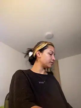 Snapshot of baby_lizy chatting on 12/03/25, 08:29 baby lizy online show from 12/03/25, 08:29