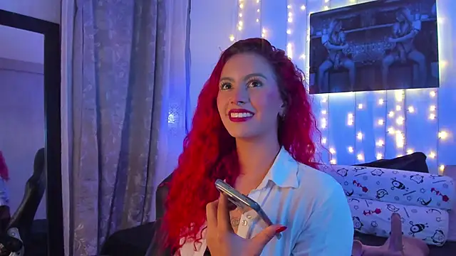 Snapshot of Sophiee_Hill chatting on 01/10/25, 04:33 Sophiee Hill online show from 01/10/25, 04:33
