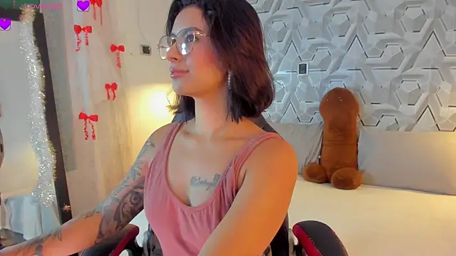 Snapshot of Sophiee_Hill chatting on 04/07/26, 07:31 Sophiee Hill online show from 04/07/26, 07:31