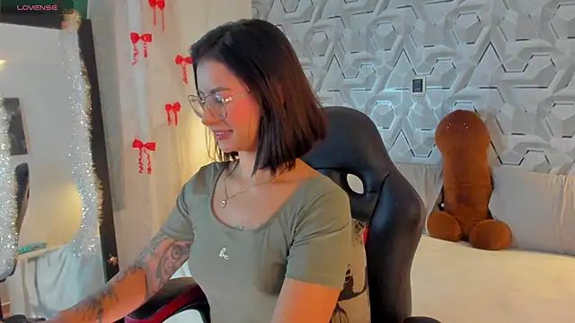 Snapshot of Sophiee_Hill chatting on 04/10/26, 07:13 Sophiee Hill online show from 04/10/26, 07:13