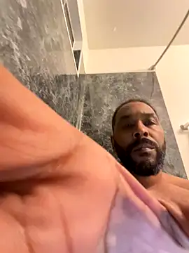 Snapshot of bigdinca chatting on 09/19/25, 02:07 bigdinca online show from 09/19/25, 02:07