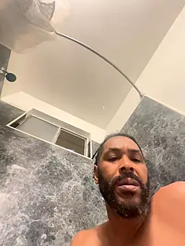 Snapshot of bigdinca chatting on 10/05/25, 11:08 bigdinca online show from 10/05/25, 11:08