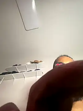 Snapshot of bigdinca chatting on 10/07/25, 11:35 bigdinca online show from 10/07/25, 11:35