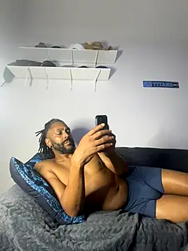 Snapshot of bigdinca chatting on 10/10/25, 04:33 bigdinca online show from 10/10/25, 04:33