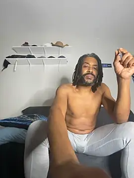 Snapshot of bigdinca chatting on 10/13/25, 11:43 bigdinca online show from 10/13/25, 11:43