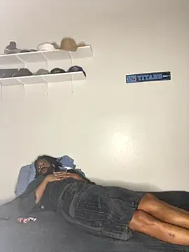 Snapshot of bigdinca chatting on 10/17/25, 06:10 bigdinca online show from 10/17/25, 06:10