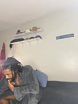 Snapshot of bigdinca chatting on 10/18/25, 01:56 bigdinca online show from 10/18/25, 01:56