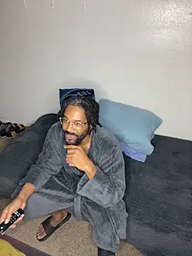 Snapshot of bigdinca chatting on 10/19/25, 10:49 bigdinca online show from 10/19/25, 10:49