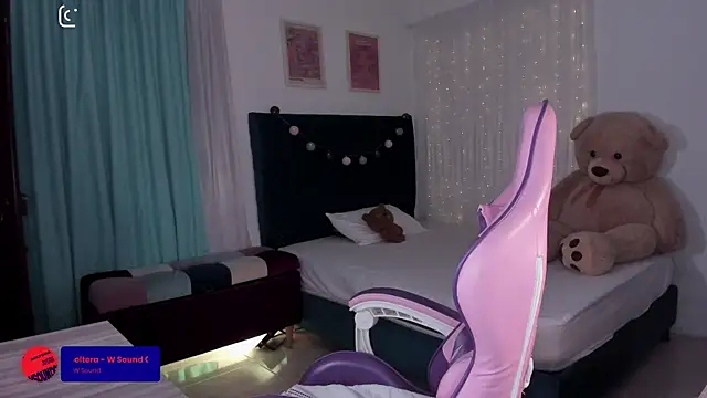 Snapshot of alice_guerin_ chatting on 02/07/25, 04:16 alice guerin  online show from 02/07/25, 04:16