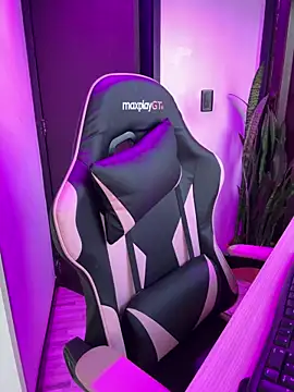 Snapshot of camianddanna chatting on 02/18/26, 09:22 camianddanna online show from 02/18/26, 09:22