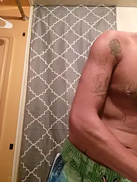 Snapshot of LargeDominoes chatting on 04/06/26, 04:46 LargeDominoes online show from 04/06/26, 04:46