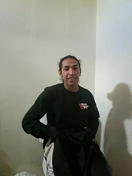 Snapshot of LargeDominoes chatting on 04/13/26, 04:34 LargeDominoes online show from 04/13/26, 04:34