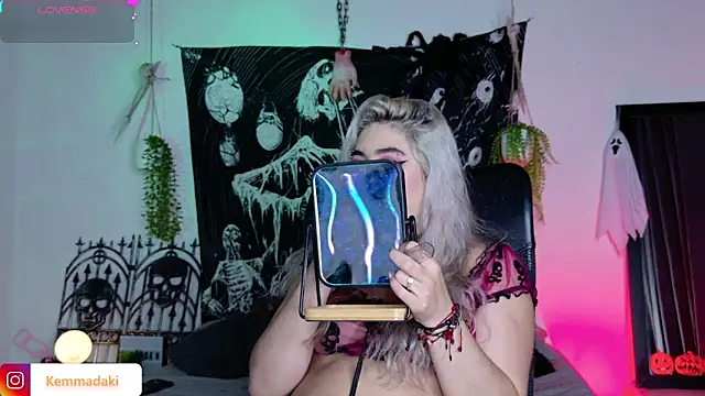 Snapshot of kemmadakii chatting on 10/05/25, 07:45 kemmadakii online show from 10/05/25, 07:45