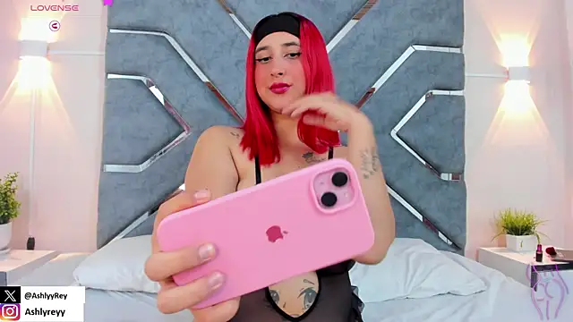 Snapshot of ashlyrey-1 chatting on 12/16/24, 10:34 ashlyrey-1 online show from 12/16/24, 10:34