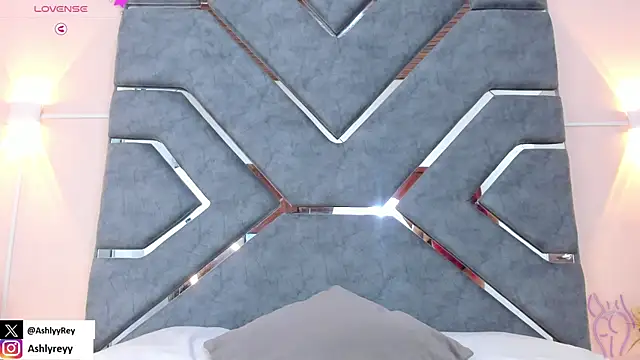 Snapshot of ashlyrey-1 chatting on 12/26/24, 11:13 ashlyrey-1 online show from 12/26/24, 11:13