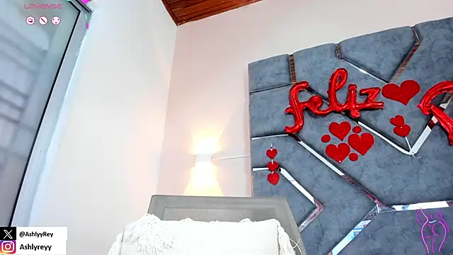 Snapshot of ashlyrey-1 chatting on 02/22/25, 01:55 ashlyrey-1 online show from 02/22/25, 01:55