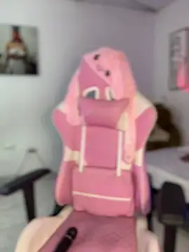 Snapshot of ashlyrey-1 chatting on 10/16/25, 10:33 ashlyrey-1 online show from 10/16/25, 10:33