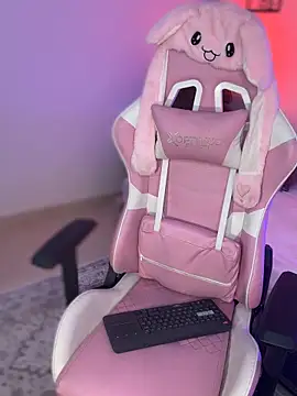 Snapshot of ashlyrey-1 chatting on 12/17/25, 10:16 ashlyrey-1 online show from 12/17/25, 10:16