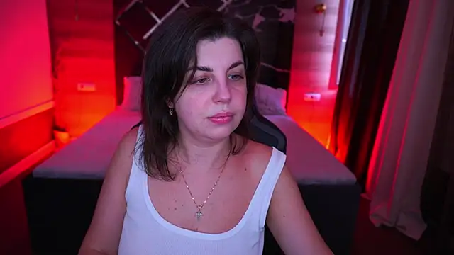 Snapshot of MirandaWong chatting on 09/25/25, 05:00 MirandaWong online show from 09/25/25, 05:00