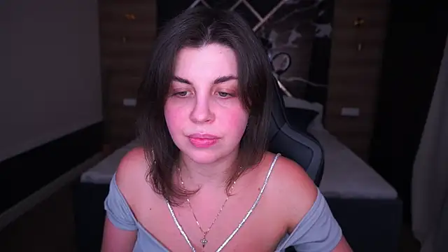 Snapshot of MirandaWong chatting on 09/28/25, 07:41 MirandaWong online show from 09/28/25, 07:41