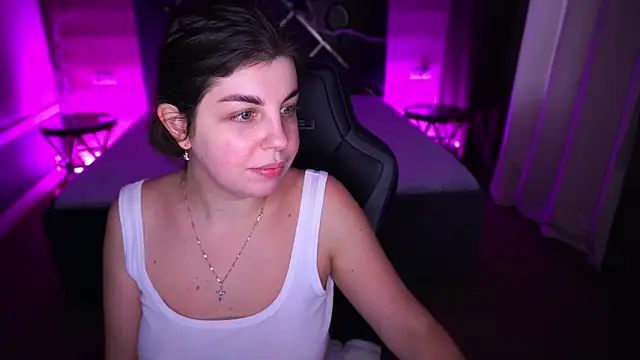 Snapshot of MirandaWong chatting on 11/08/25, 07:30 MirandaWong online show from 11/08/25, 07:30