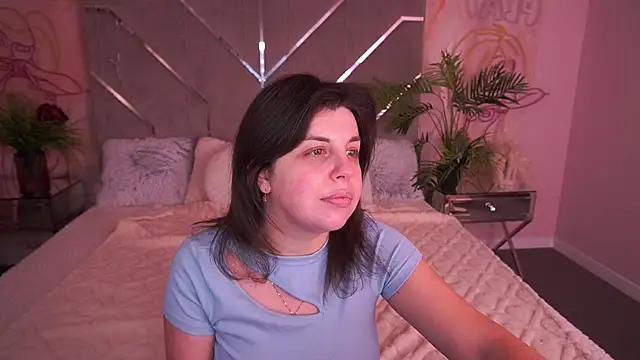 Snapshot of MirandaWong chatting on 02/03/26, 05:49 MirandaWong online show from 02/03/26, 05:49