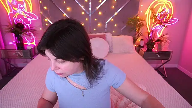 Snapshot of MirandaWong chatting on 02/25/26, 05:28 MirandaWong online show from 02/25/26, 05:28