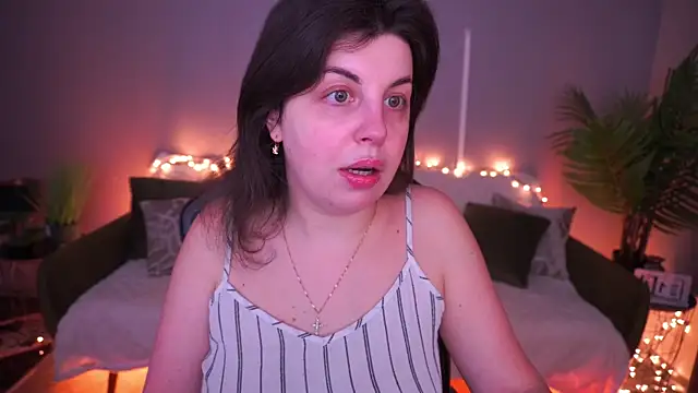 Snapshot of MirandaWong chatting on 03/15/26, 05:46 MirandaWong online show from 03/15/26, 05:46