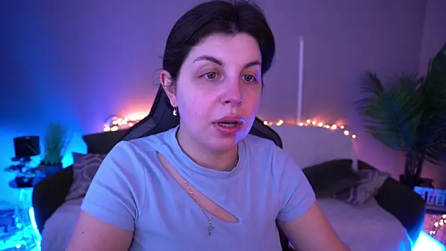 Snapshot of MirandaWong chatting on 03/18/26, 05:54 MirandaWong online show from 03/18/26, 05:54