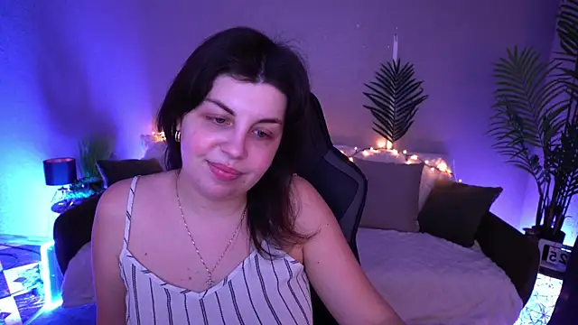 Snapshot of MirandaWong chatting on 03/25/26, 05:57 MirandaWong online show from 03/25/26, 05:57