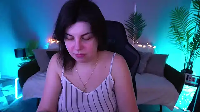 Snapshot of MirandaWong chatting on 03/26/26, 06:19 MirandaWong online show from 03/26/26, 06:19