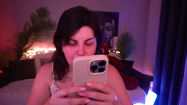 Snapshot of MirandaWong chatting on 04/01/26, 05:30 MirandaWong online show from 04/01/26, 05:30