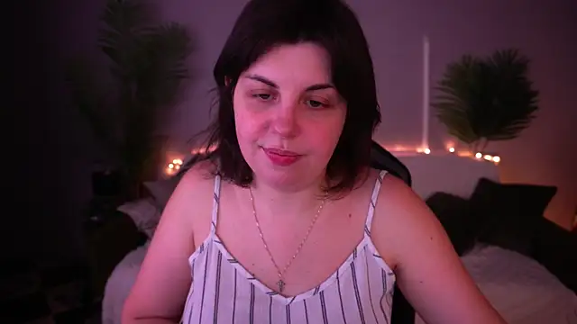 Snapshot of MirandaWong chatting on 04/09/26, 06:19 MirandaWong online show from 04/09/26, 06:19