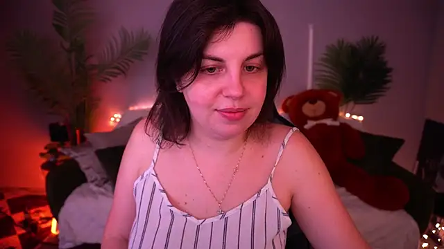 Snapshot of MirandaWong chatting on 04/10/26, 05:45 MirandaWong online show from 04/10/26, 05:45