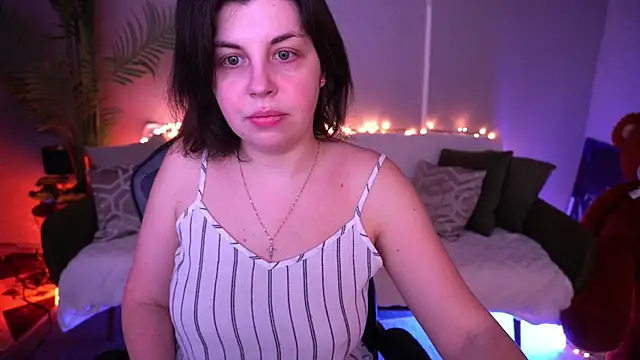 Snapshot of MirandaWong chatting on 04/12/26, 04:39 MirandaWong online show from 04/12/26, 04:39