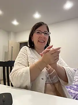 Snapshot of B_Bonya_m chatting on 10/29/25, 04:04 B Bonya m online show from 10/29/25, 04:04