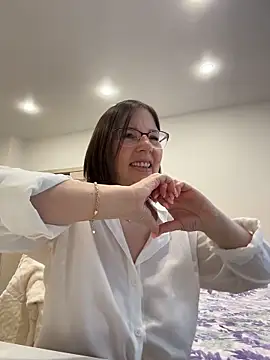 Snapshot of B_Bonya_m chatting on 11/17/25, 04:18 B Bonya m online show from 11/17/25, 04:18