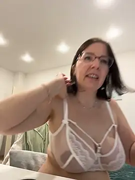 Snapshot of B_Bonya_m chatting on 12/04/25, 04:22 B Bonya m online show from 12/04/25, 04:22