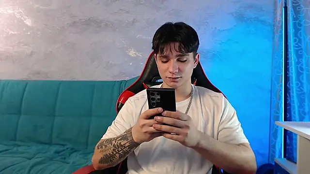 Snapshot of Ricky-boy chatting on 11/17/25, 08:36 Ricky-boy online show from 11/17/25, 08:36