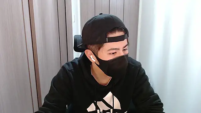 Snapshot of ryota_kkk chatting on 12/29/24, 12:55 ryota kkk online show from 12/29/24, 12:55