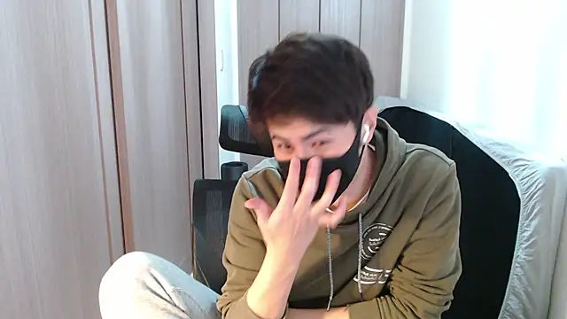 Snapshot of ryota_kkk chatting on 01/15/25, 12:04 ryota kkk online show from 01/15/25, 12:04