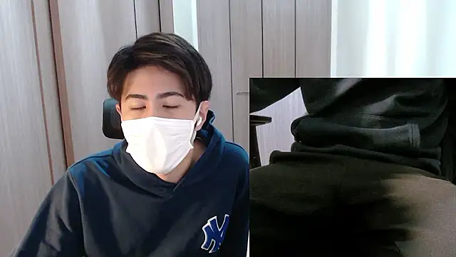 Snapshot of ryota_kkk chatting on 12/17/25, 10:32 ryota kkk online show from 12/17/25, 10:32