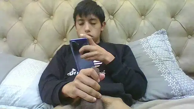 Snapshot of danuel23 chatting on 12/21/24, 02:37 danuel23 online show from 12/21/24, 02:37