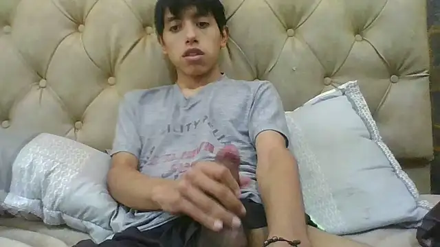 Snapshot of danuel23 chatting on 12/27/24, 06:53 danuel23 online show from 12/27/24, 06:53